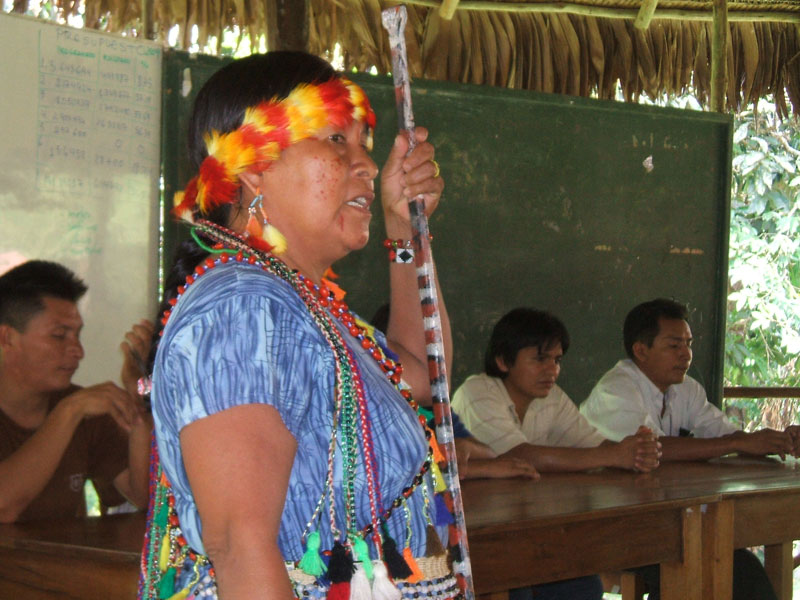 Madre Indígena en Iquitos